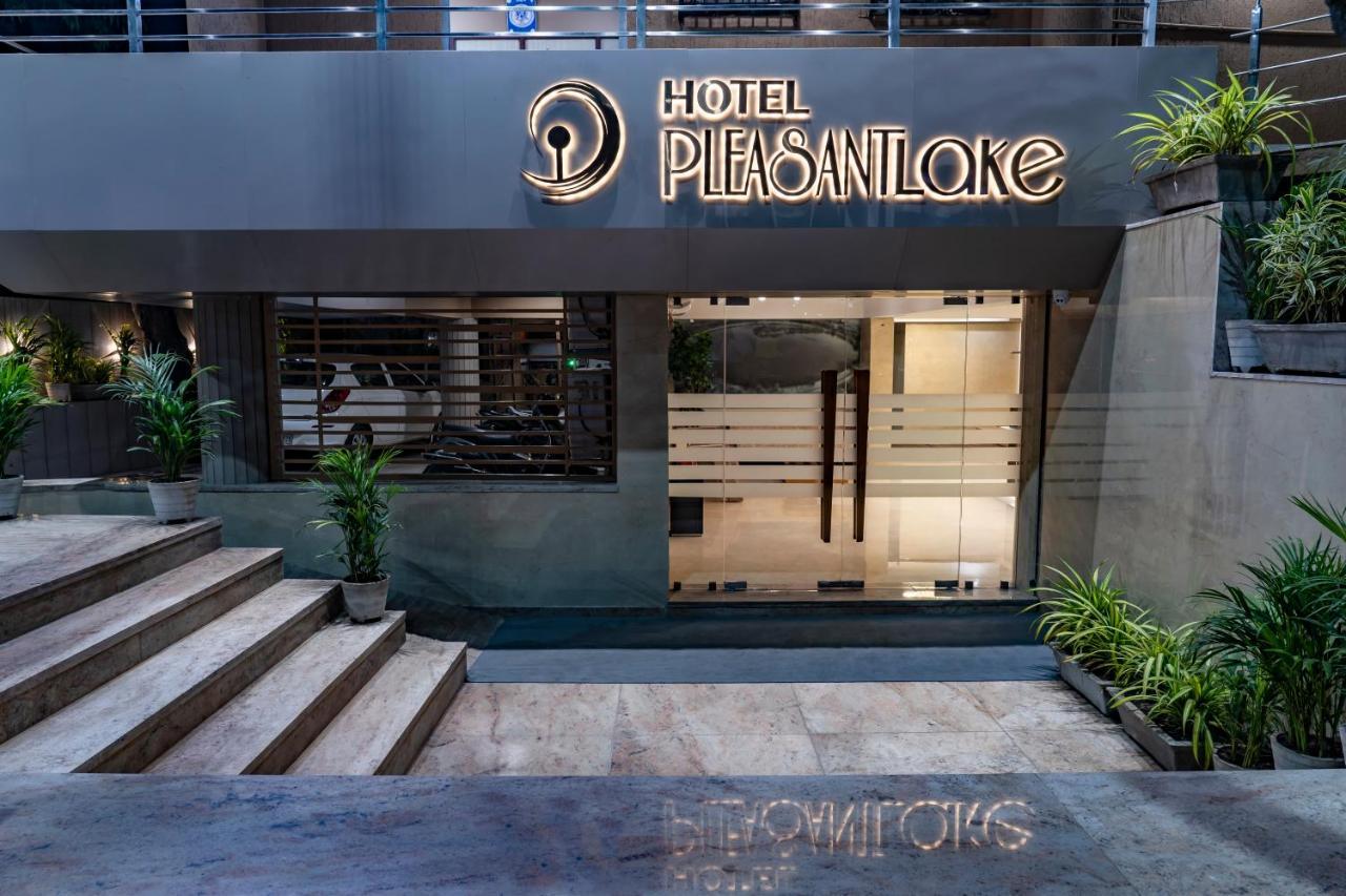 Hotel Pleasant Lake Ahmedabad Exterior photo